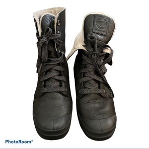 Women's size 10 waterproof palladium lined boots